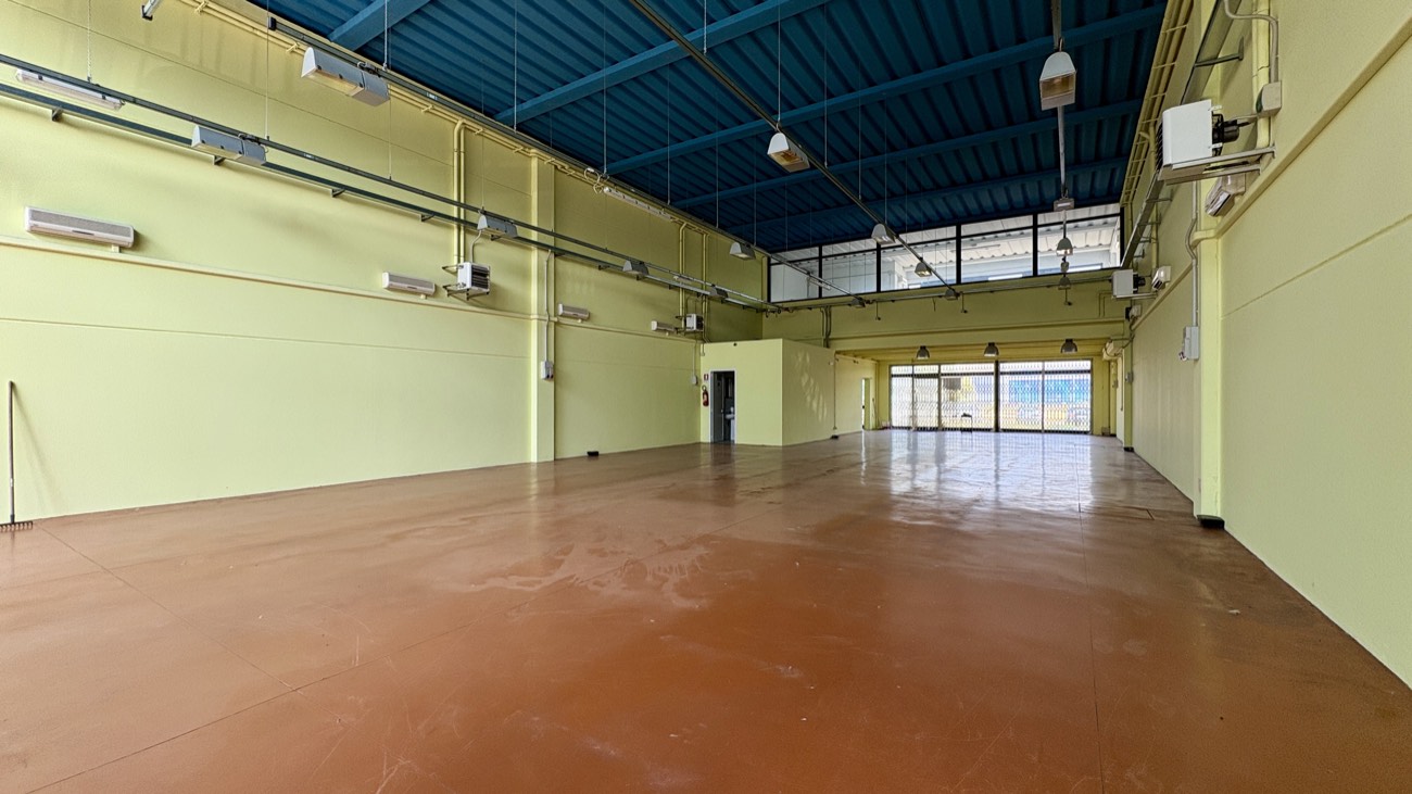 Ambiente unico con pavimento industriale in resina